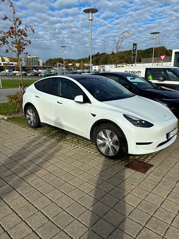 undefined Tesla Model Y fra 2023