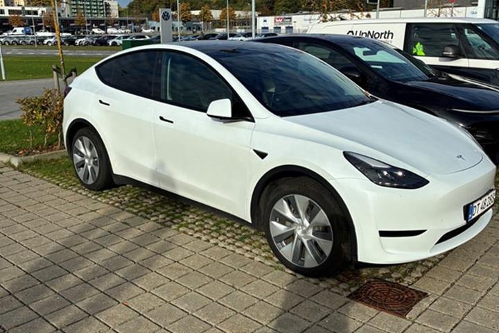 undefined Tesla Model Y fra 2023