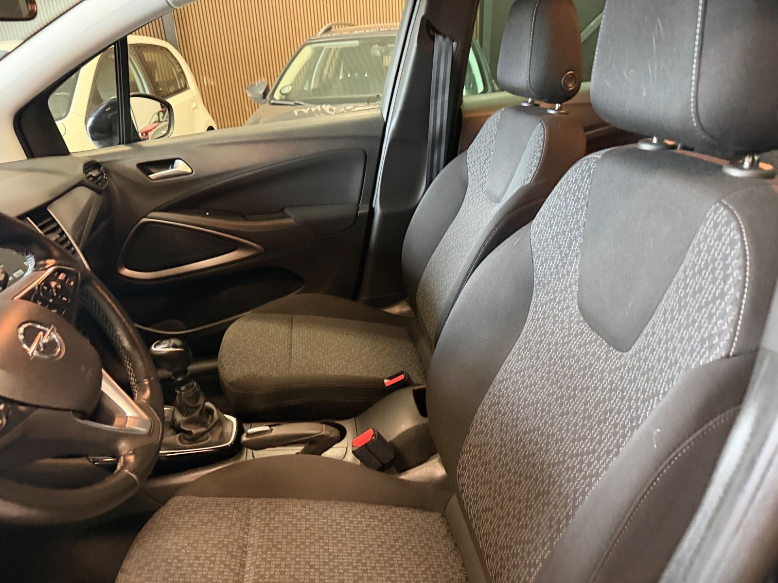 Blå Opel Crossland X fra 2019