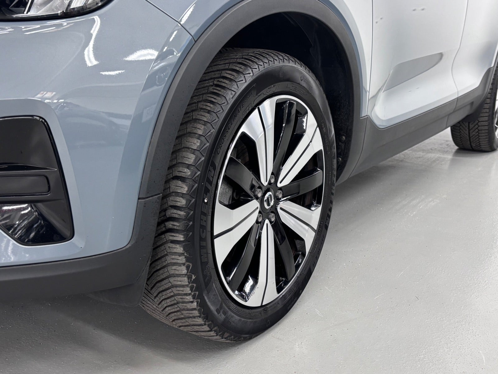 Grå Volvo C40 fra 2022
