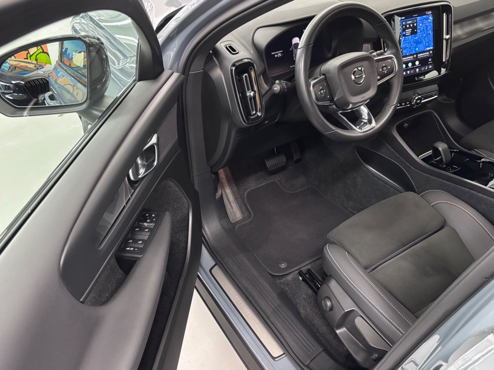 Grå Volvo C40 fra 2022