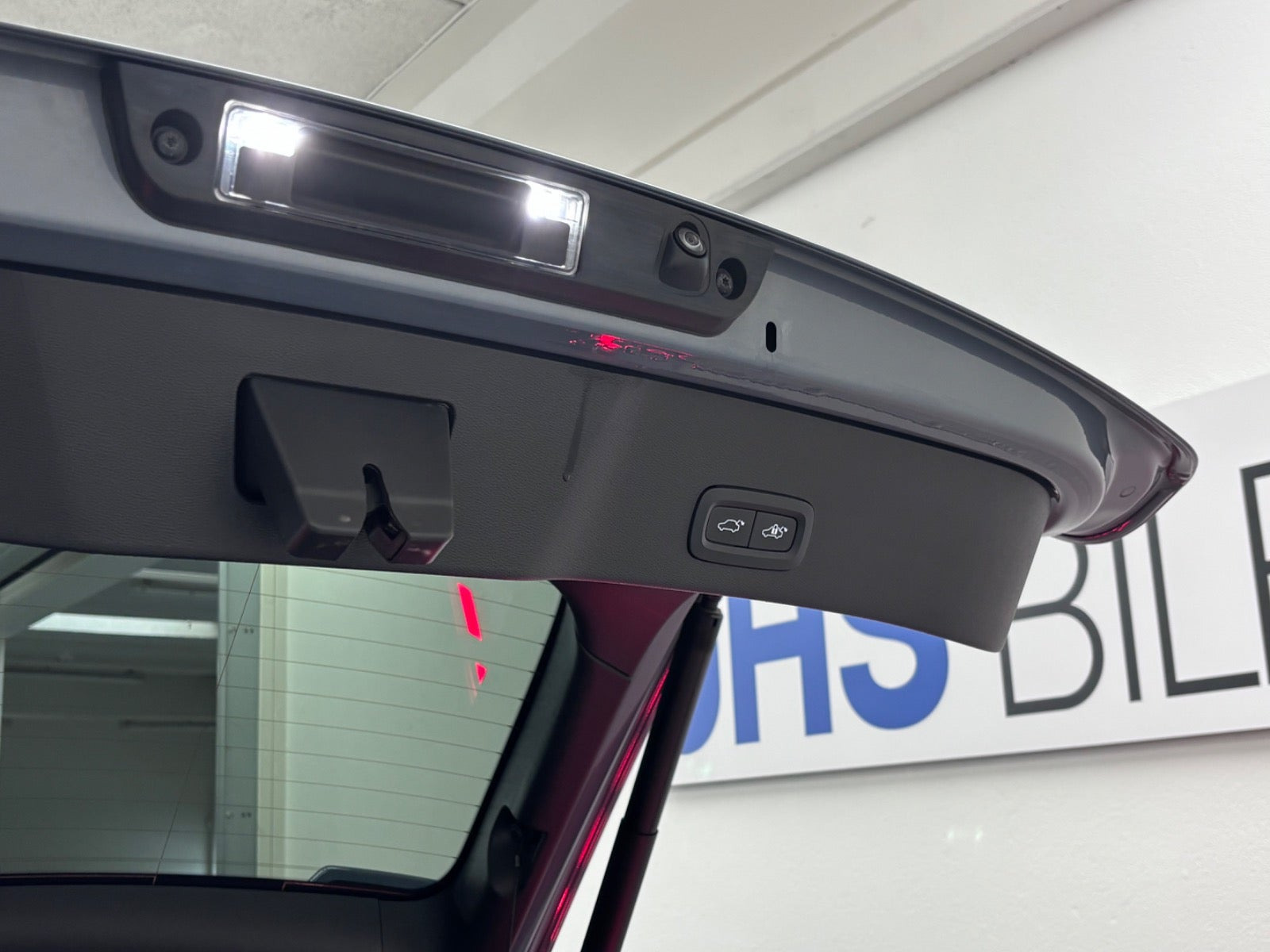 Grå Volvo C40 fra 2022