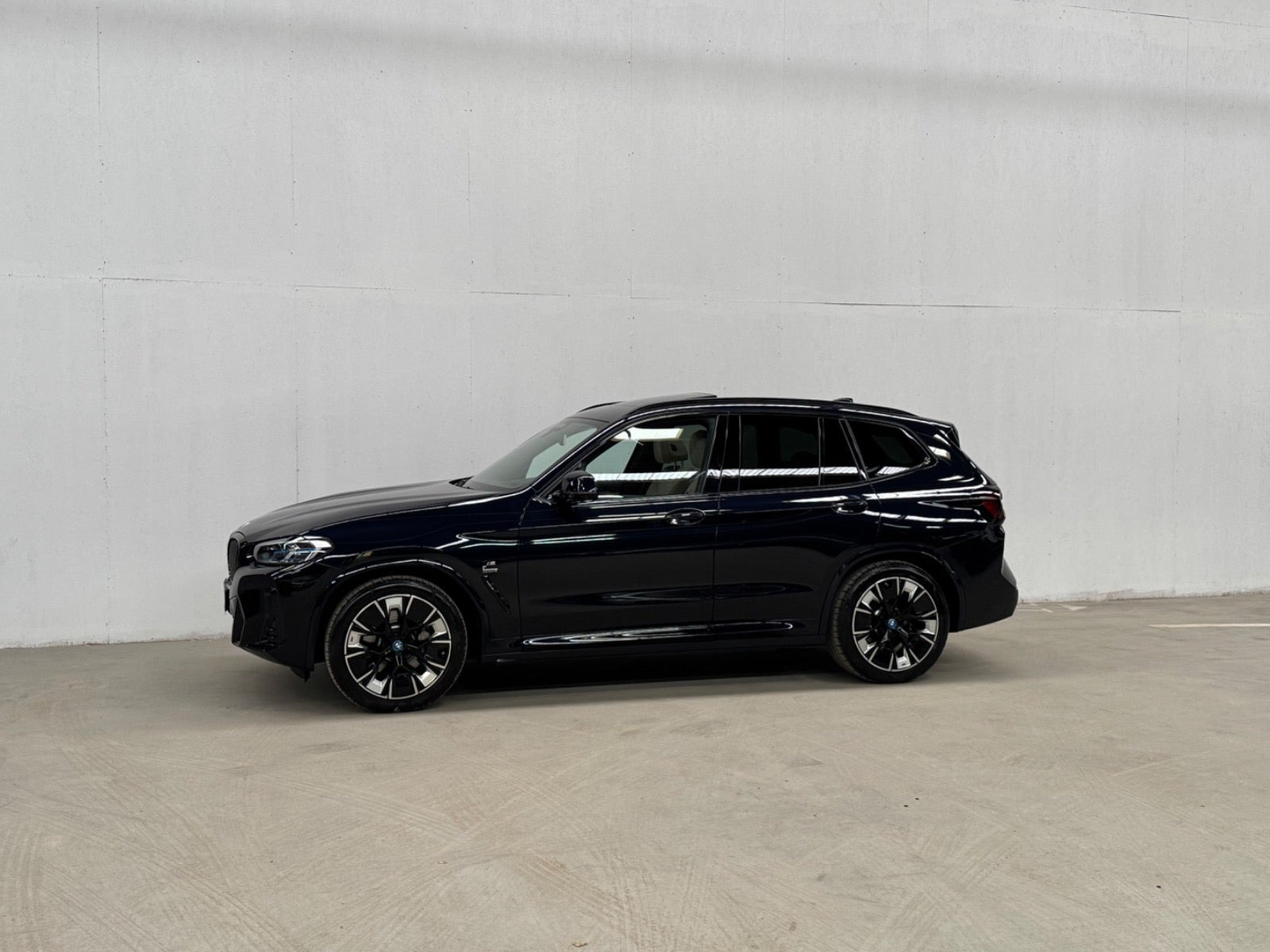 Sort BMW iX3 fra 2022