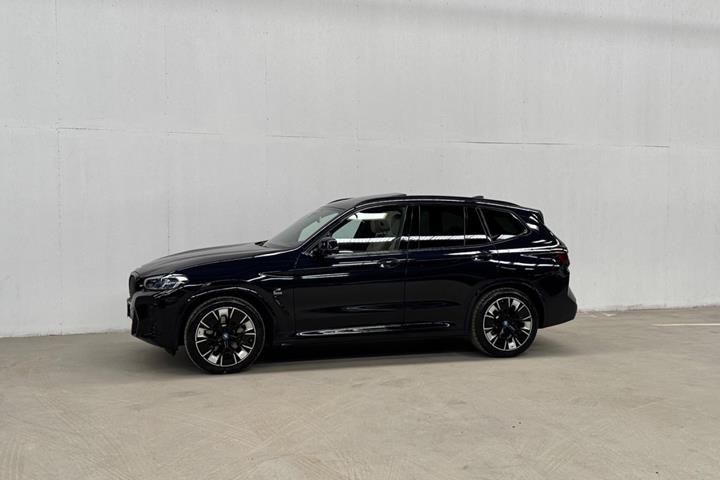 Sort BMW iX3 fra 2022