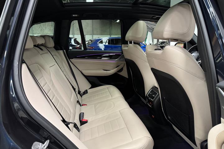 Sort BMW iX3 fra 2022