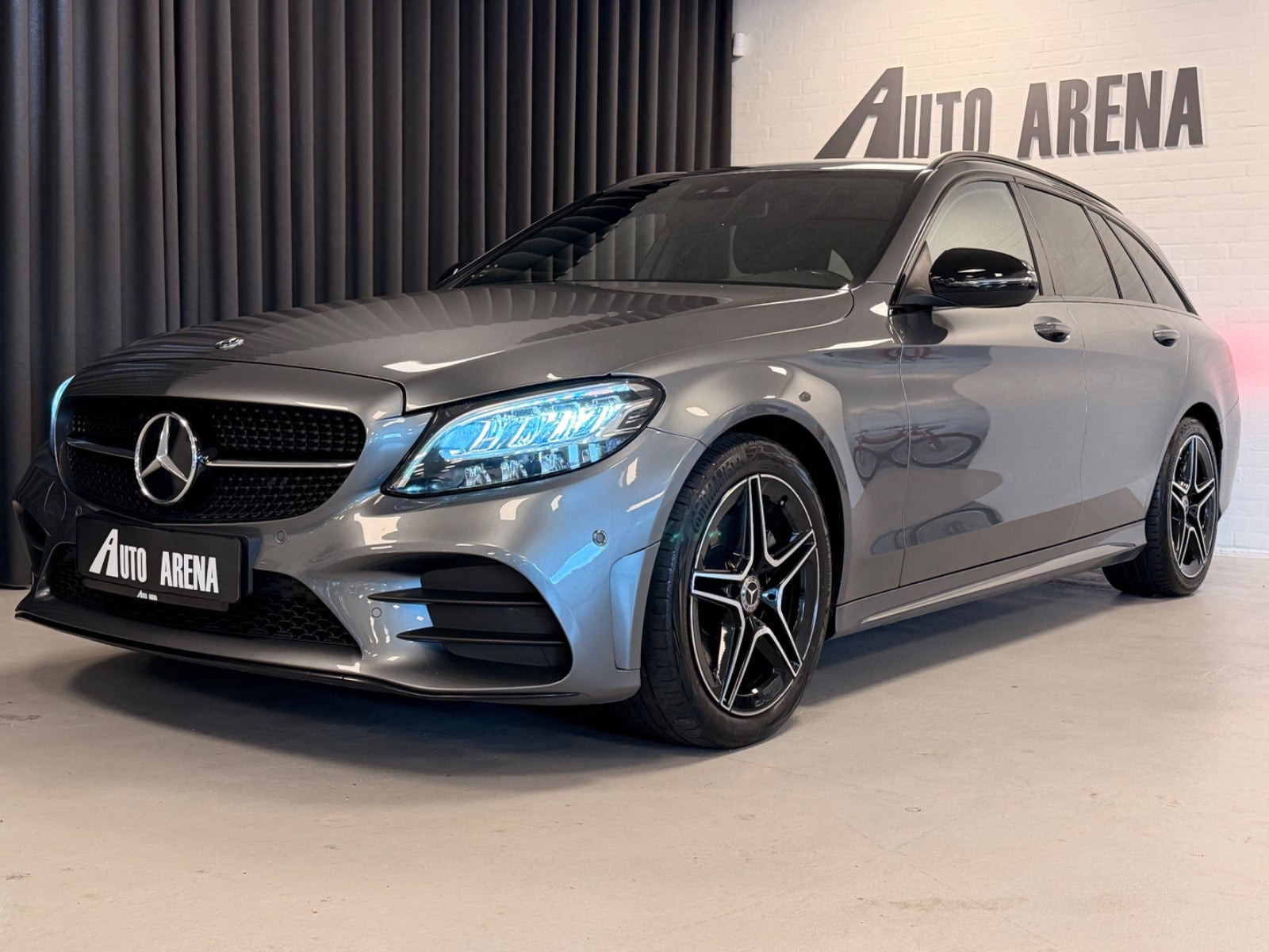 Grå Mercedes C200 fra 2020