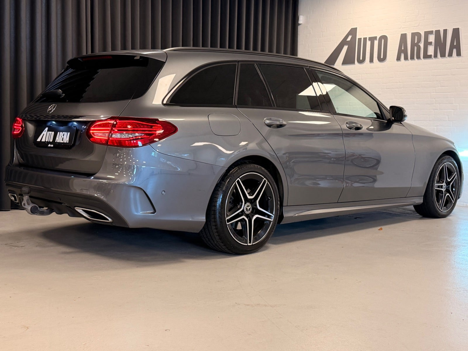 Grå Mercedes C200 fra 2020