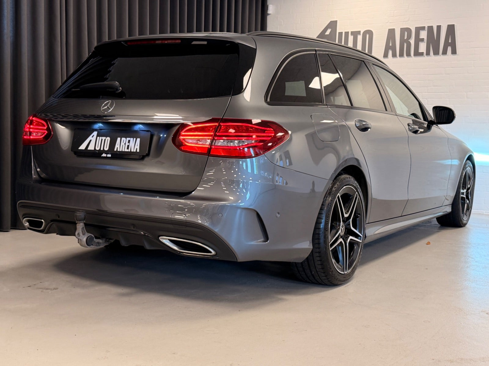 Grå Mercedes C200 fra 2020