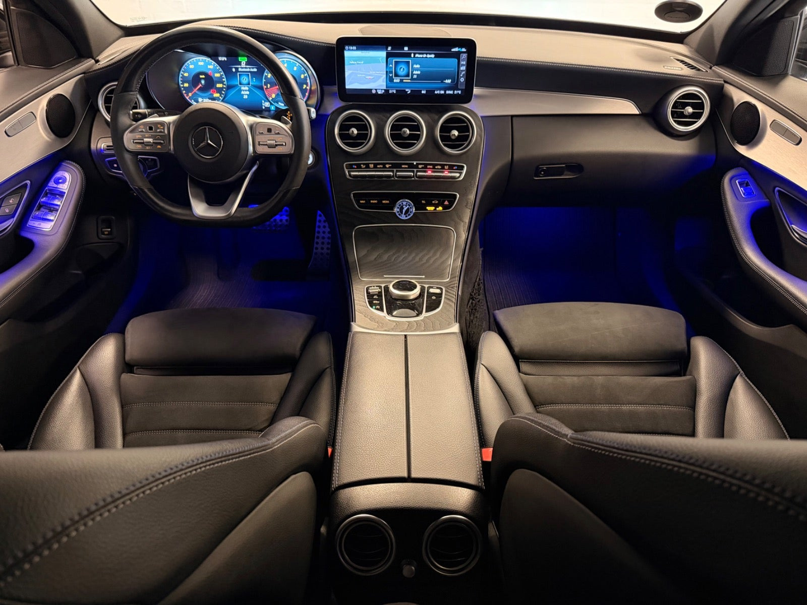 Grå Mercedes C200 fra 2020
