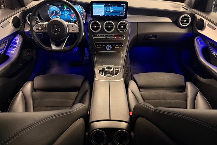 Grå Mercedes C200 fra 2020