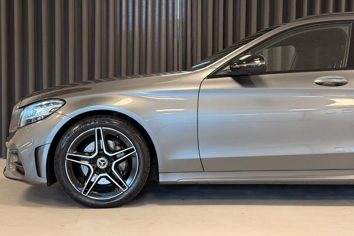 Grå Mercedes C200 fra 2020