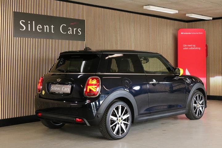 Sort Mini Cooper SE fra 2022