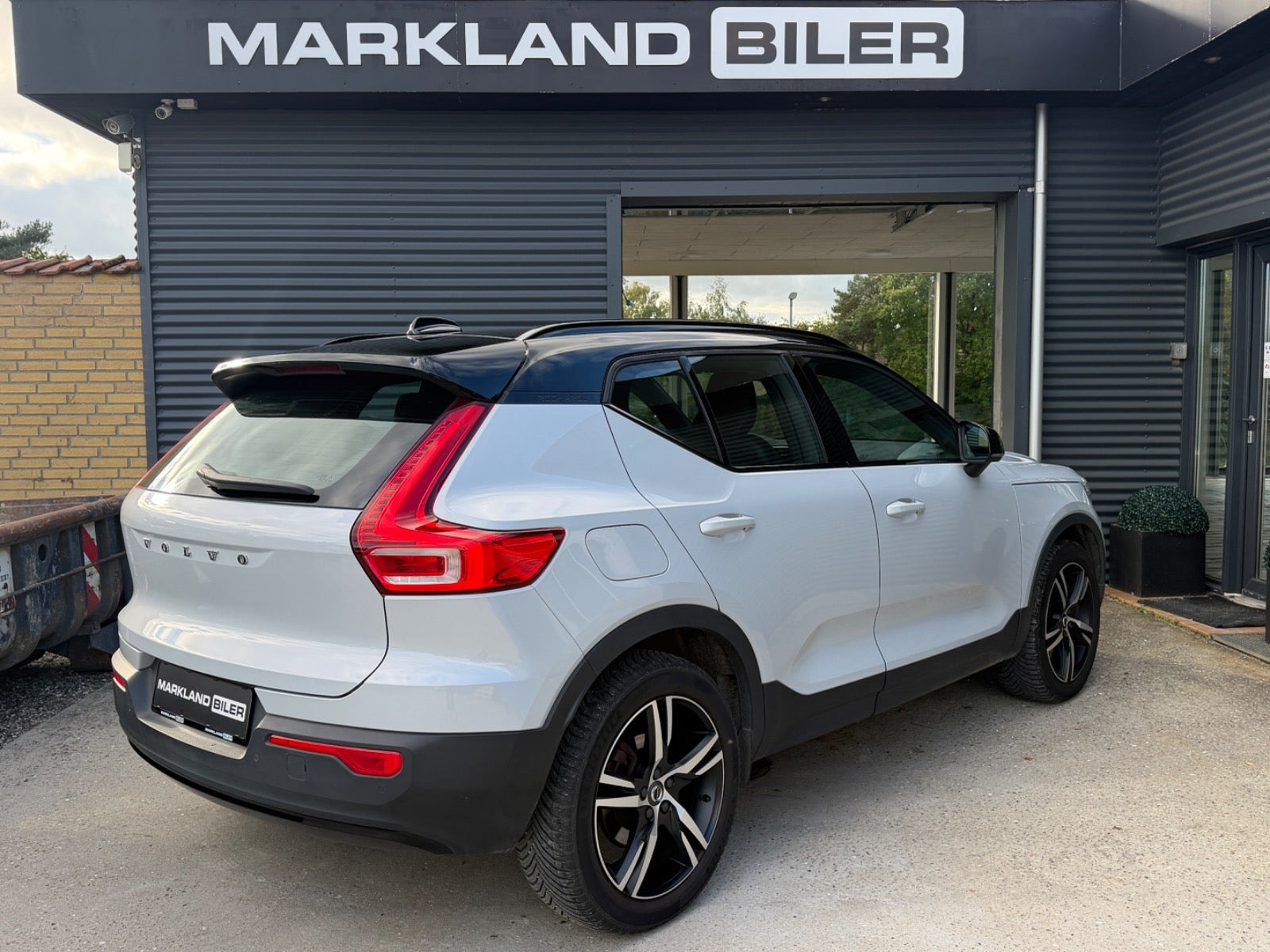 Grå Volvo XC40 fra 2021
