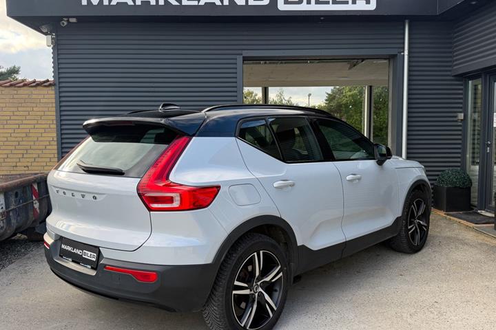 Grå Volvo XC40 fra 2021