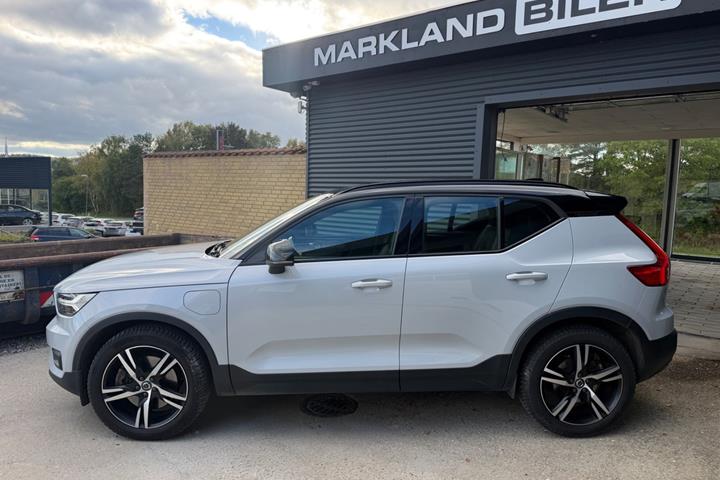 Grå Volvo XC40 fra 2021