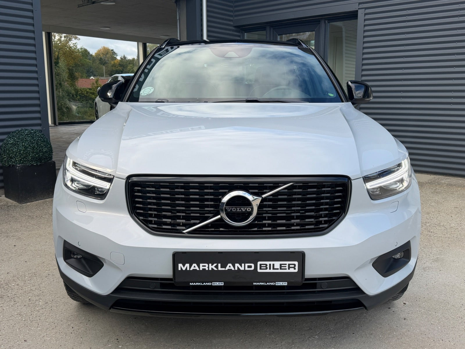 Grå Volvo XC40 fra 2021