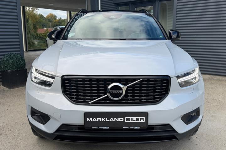 Grå Volvo XC40 fra 2021