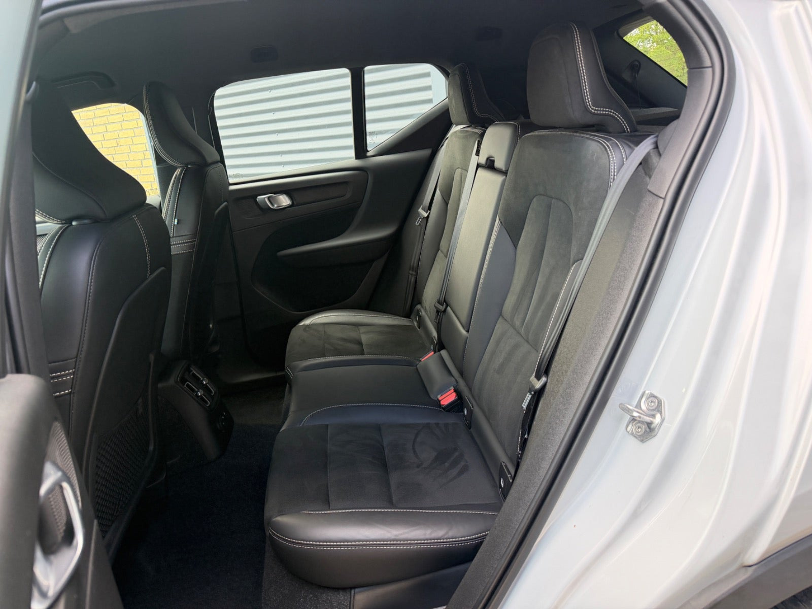 Grå Volvo XC40 fra 2021