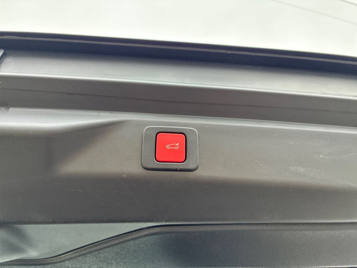 Sort Peugeot e-3008 fra 2025