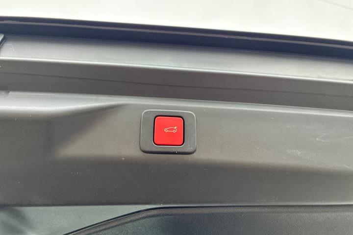 Sort Peugeot e-3008 fra 2025