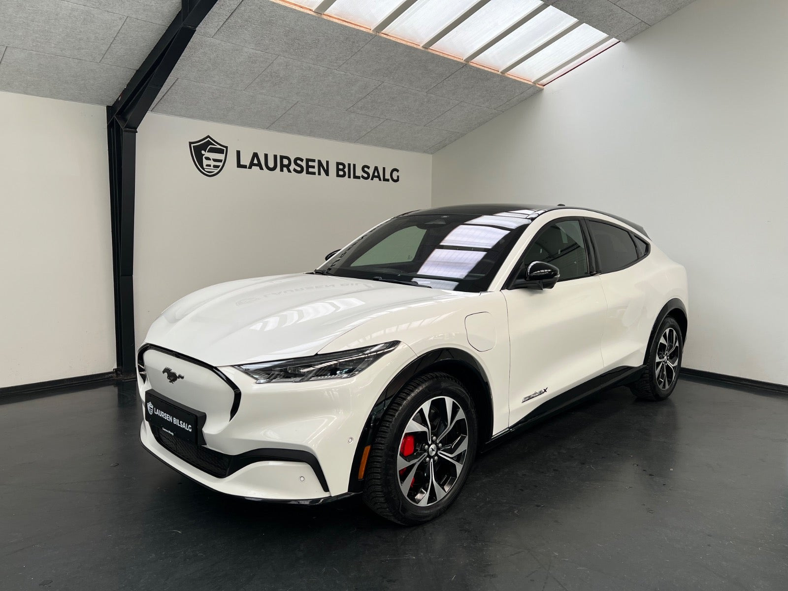 Hvid Ford Mustang Mach-E fra 2022