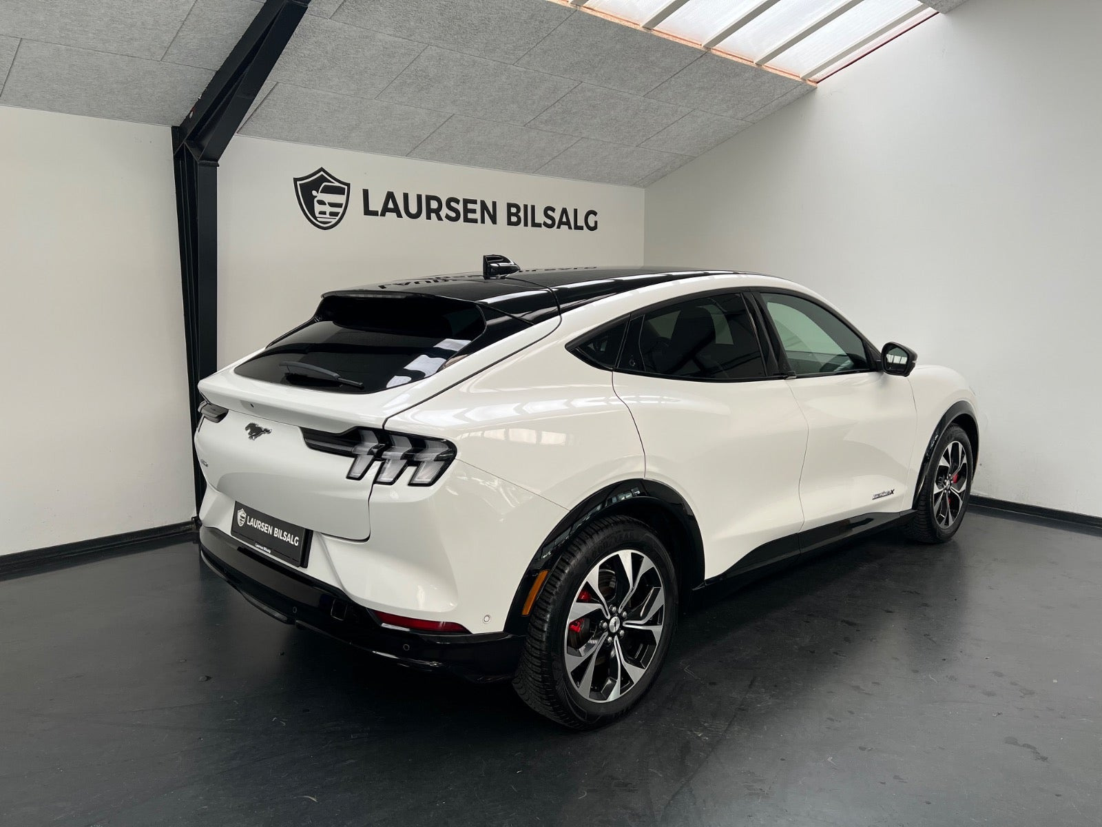 Hvid Ford Mustang Mach-E fra 2022