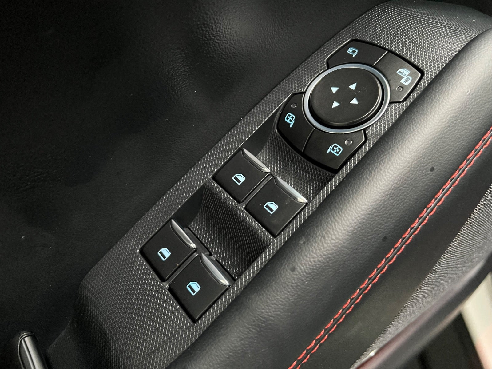 Hvid Ford Mustang Mach-E fra 2022