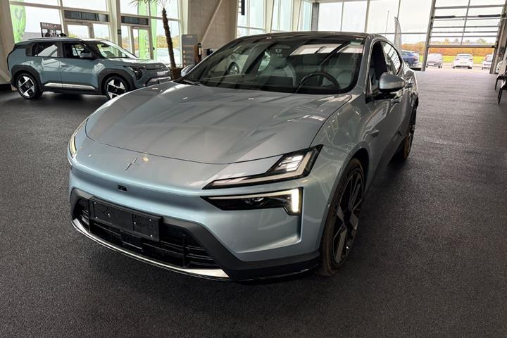 Blå Polestar 4 fra 2026