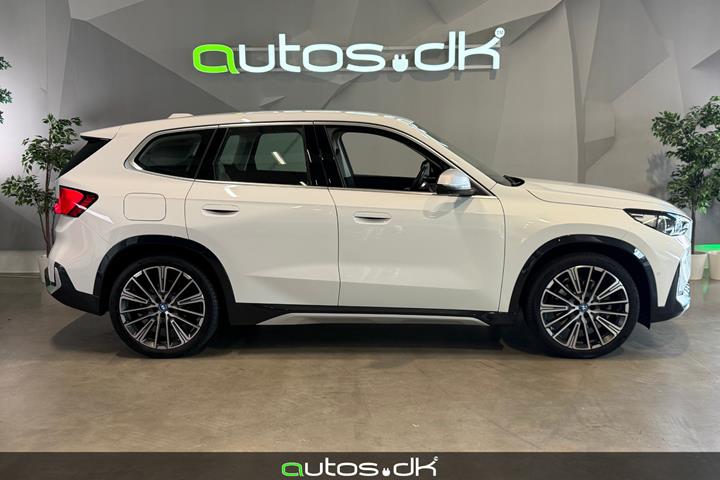 Hvid BMW iX1 fra 2023