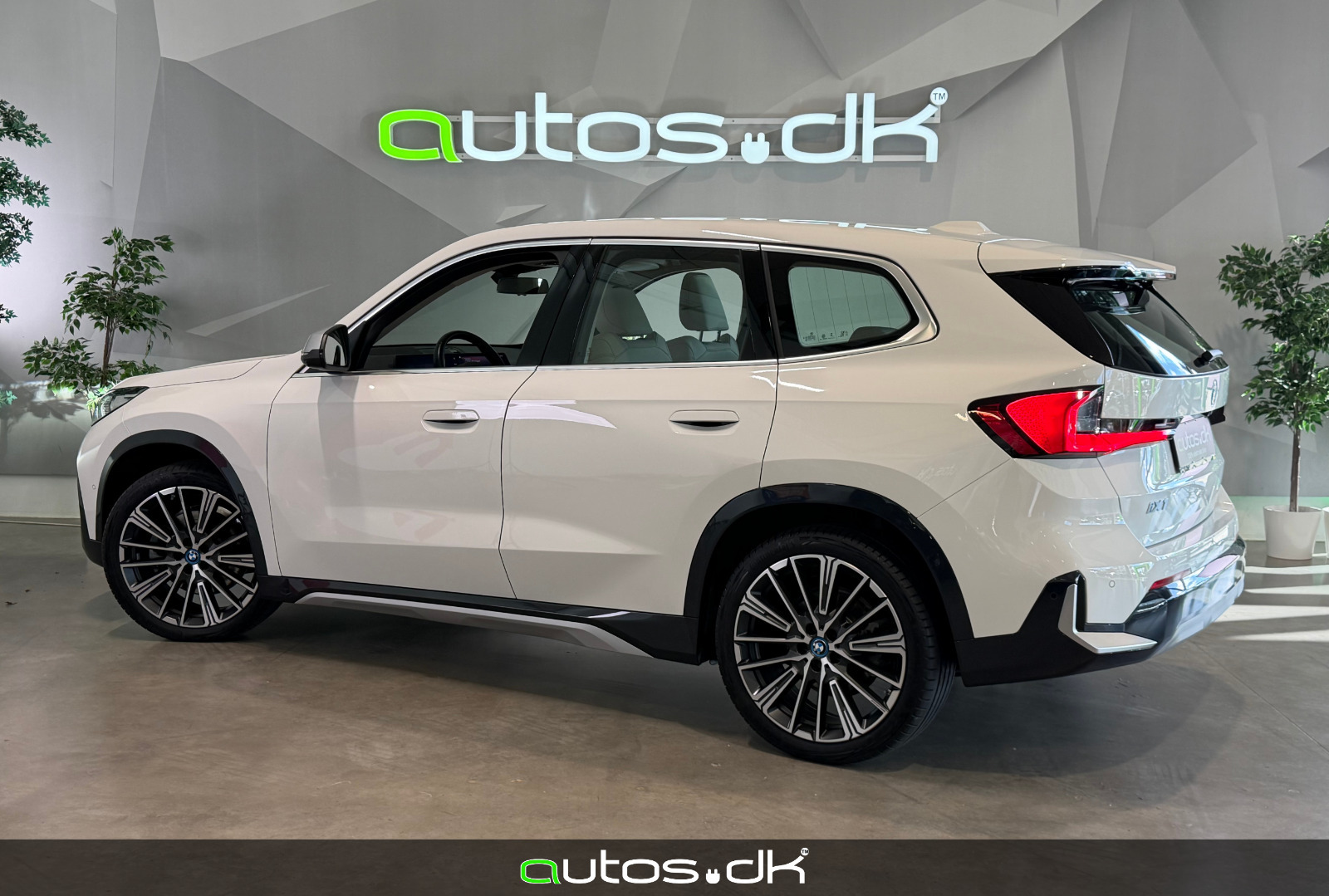 Hvid BMW iX1 fra 2023