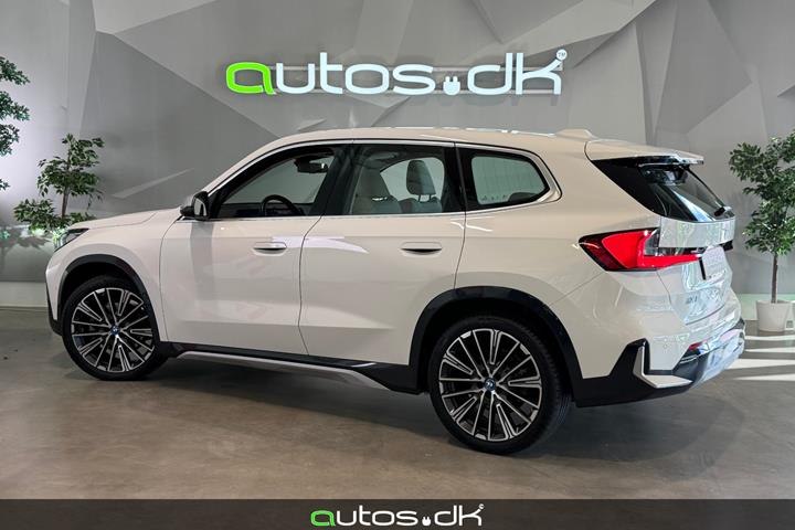 Hvid BMW iX1 fra 2023