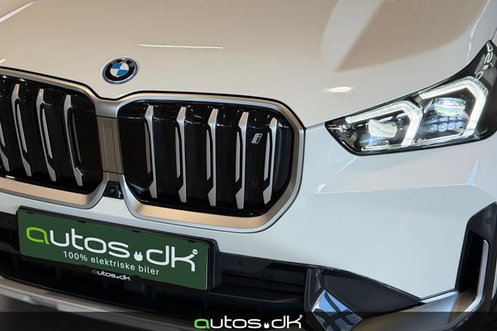 Hvid BMW iX1 fra 2023