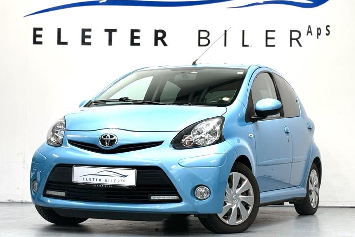 Blå Toyota Aygo fra 2013
