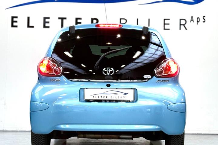 Blå Toyota Aygo fra 2013
