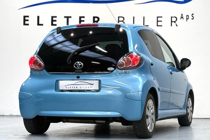 Blå Toyota Aygo fra 2013