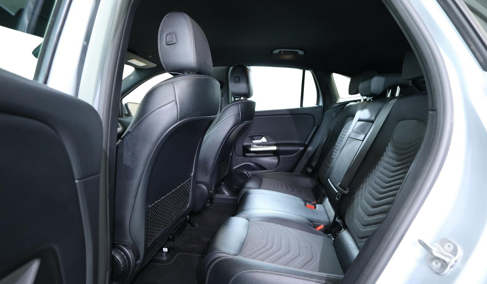 Sølv Mercedes EQA250+ fra 2025