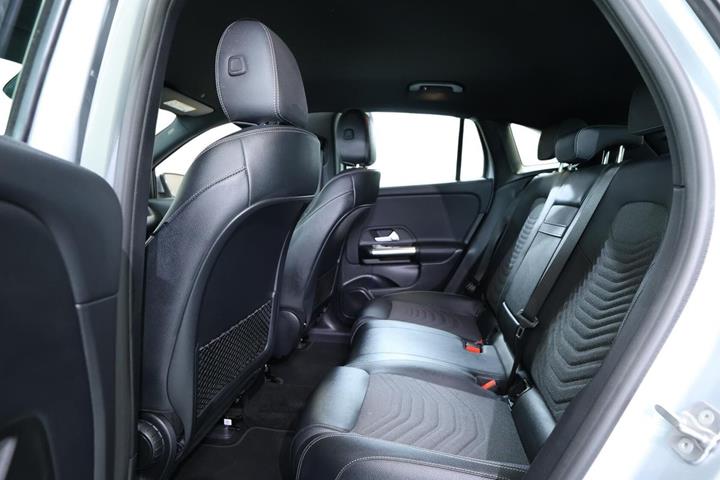 Sølv Mercedes EQA250+ fra 2025