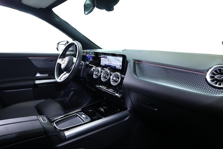 Sølv Mercedes EQA250+ fra 2025