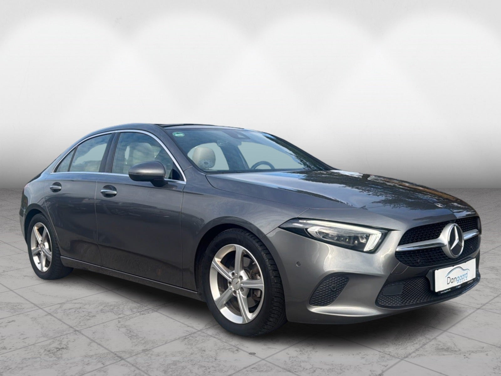 Grå Mercedes A200 fra 2019