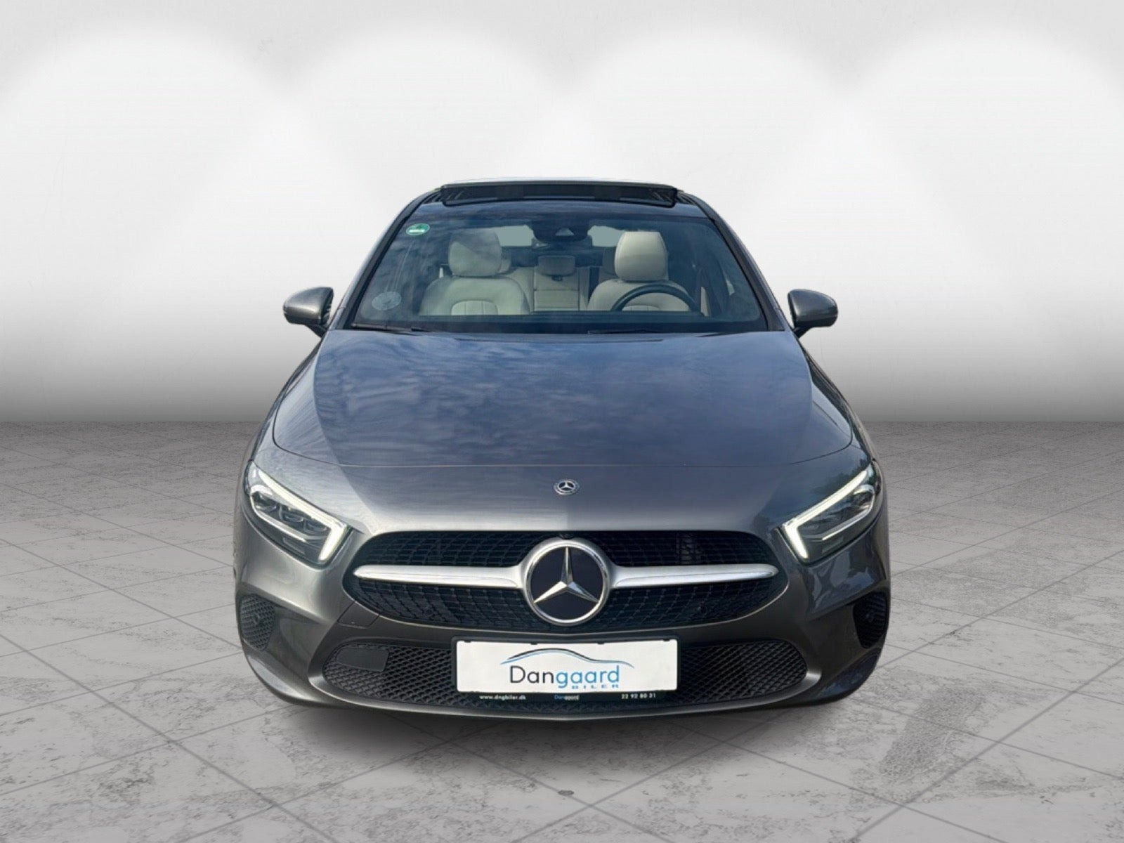 Grå Mercedes A200 fra 2019