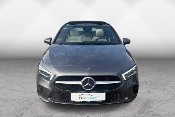 Grå Mercedes A200 fra 2019
