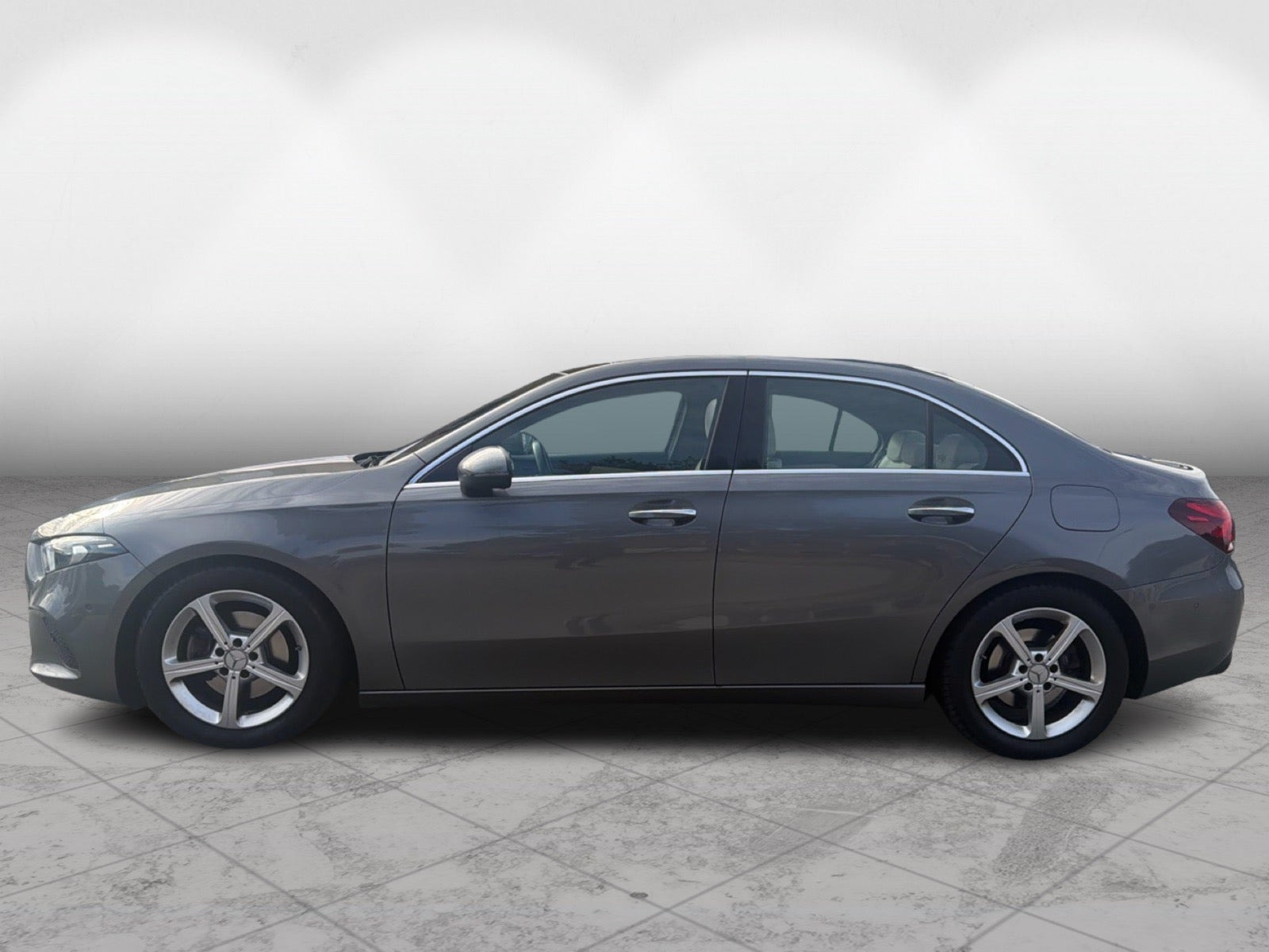 Grå Mercedes A200 fra 2019