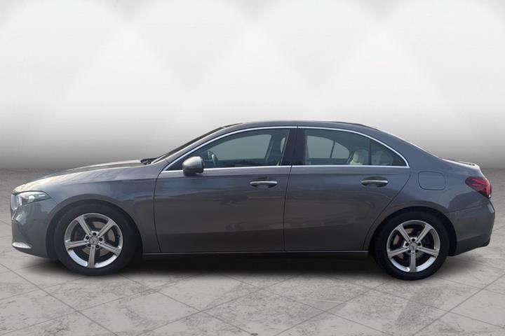 Grå Mercedes A200 fra 2019