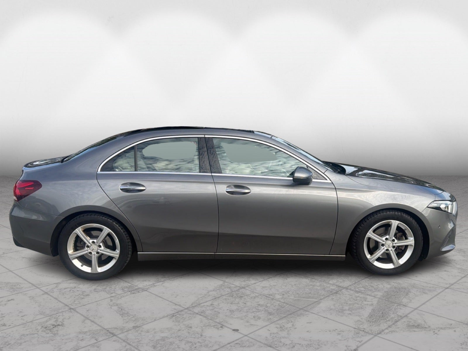 Grå Mercedes A200 fra 2019