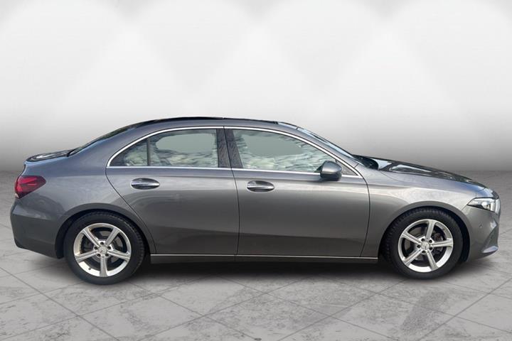 Grå Mercedes A200 fra 2019