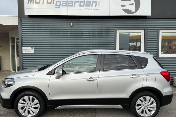 Sølv Suzuki S-Cross fra 2020