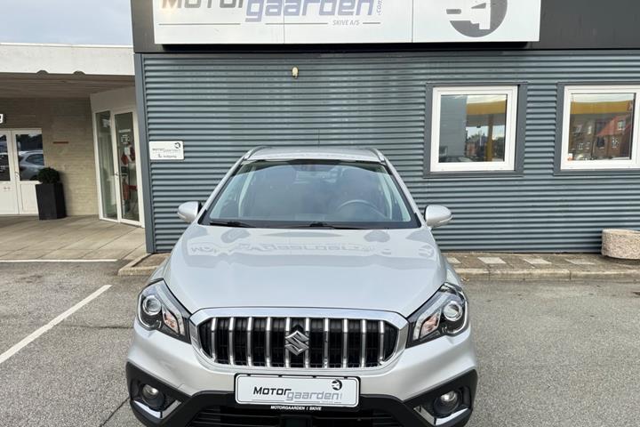 Sølv Suzuki S-Cross fra 2020
