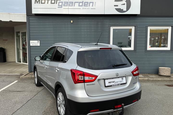 Sølv Suzuki S-Cross fra 2020