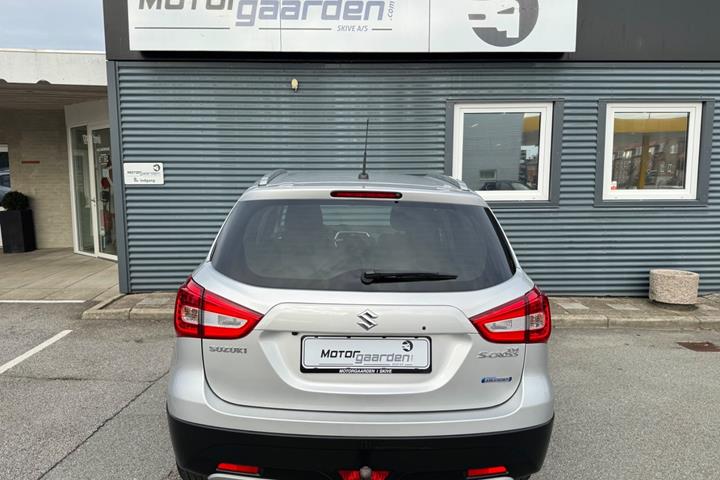 Sølv Suzuki S-Cross fra 2020