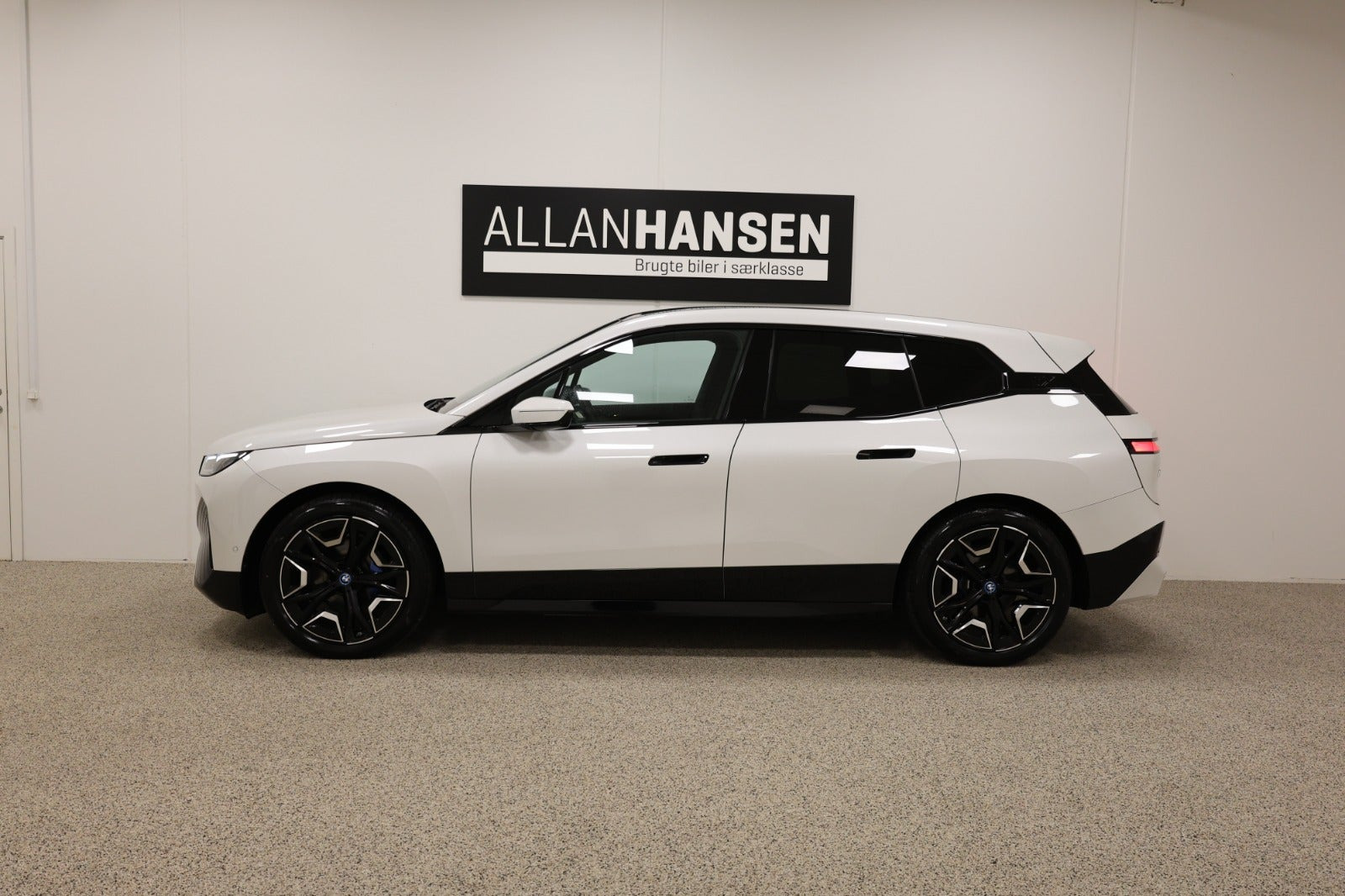 Hvid BMW iX fra 2023